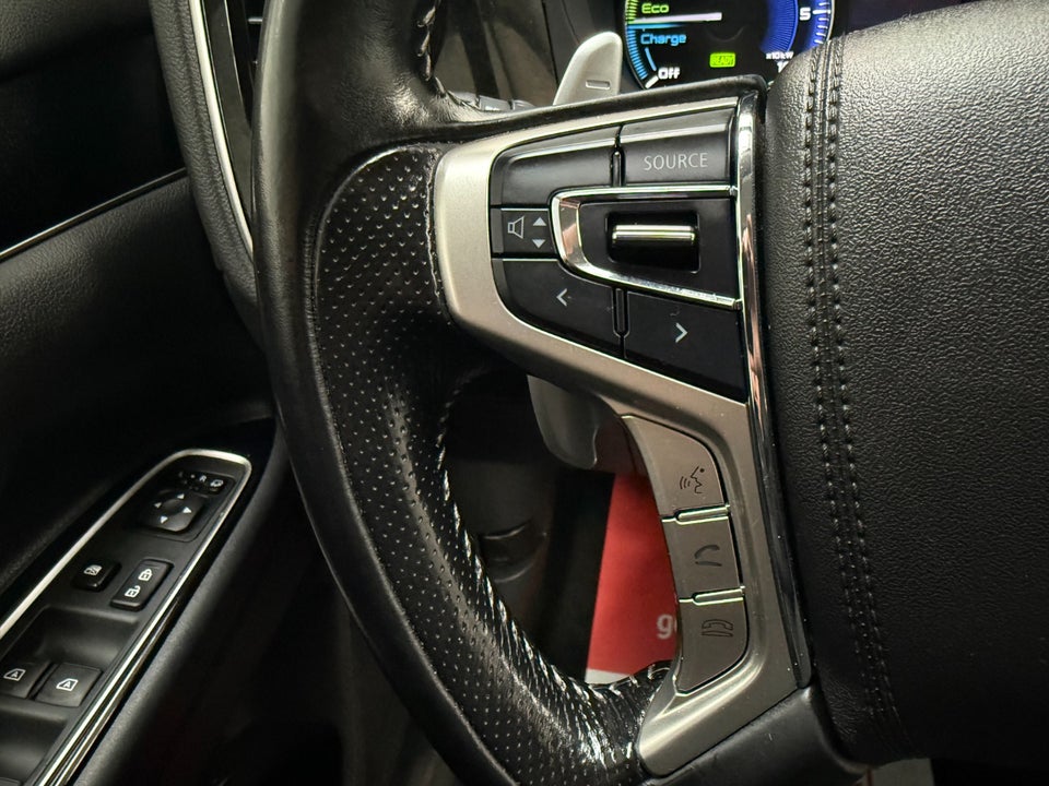 Mitsubishi Outlander 2,4 PHEV Invite CVT 4WD 5d