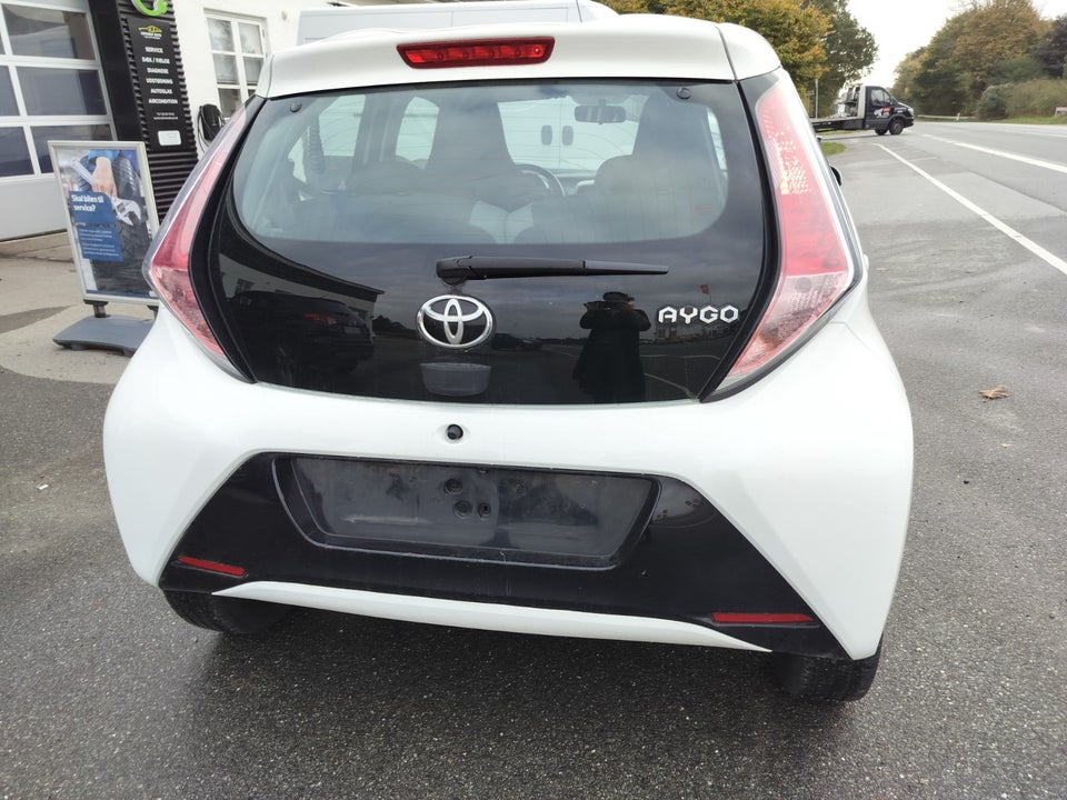 Toyota Aygo 1,0 VVT-i x-play x-touch 5d