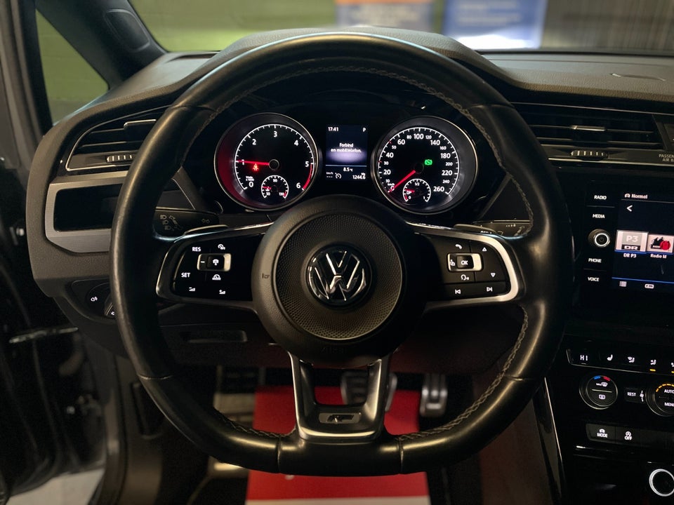 VW Touran 2,0 TDi 150 R-line DSG 7prs 5d