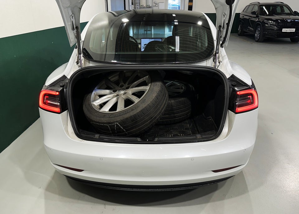 Tesla Model 3 Standard Range+ RWD 4d