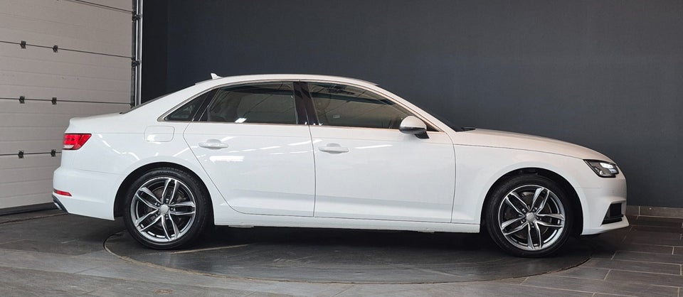 Audi A4 40 TFSi Sport S-tr. 4d