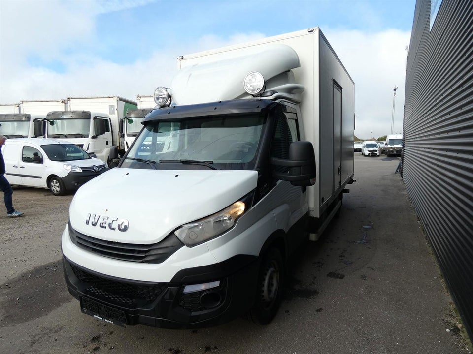 Iveco Daily 3,0 35S18 Box m/lift AG8 2d