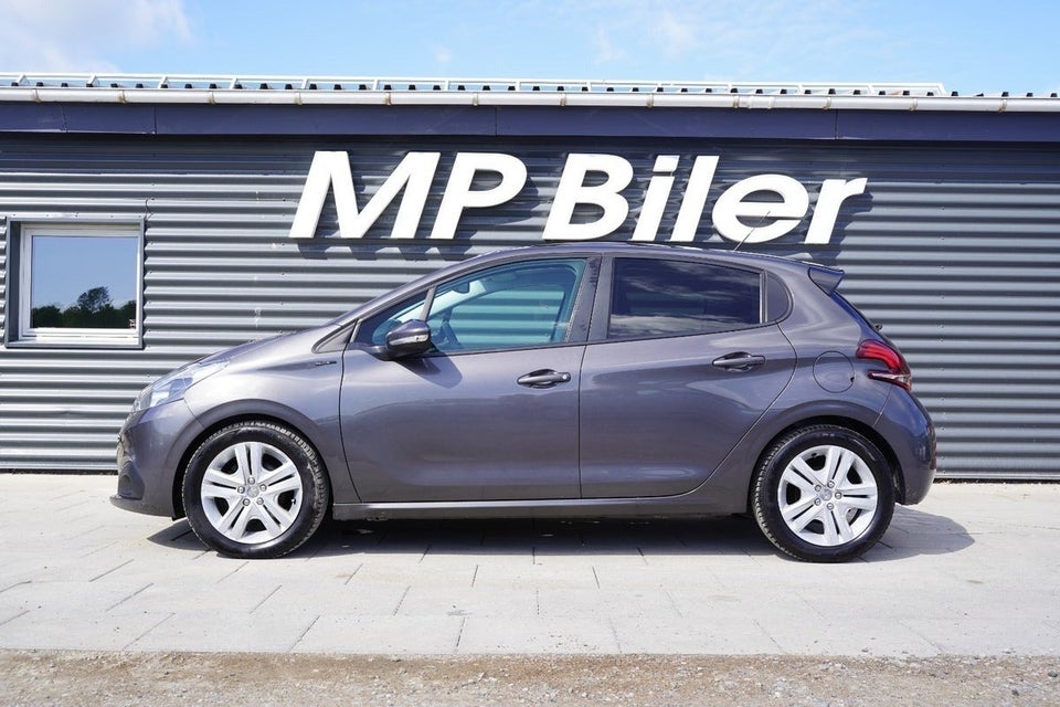 Peugeot 208 1,5 BlueHDi 100 Signature Sky 5d