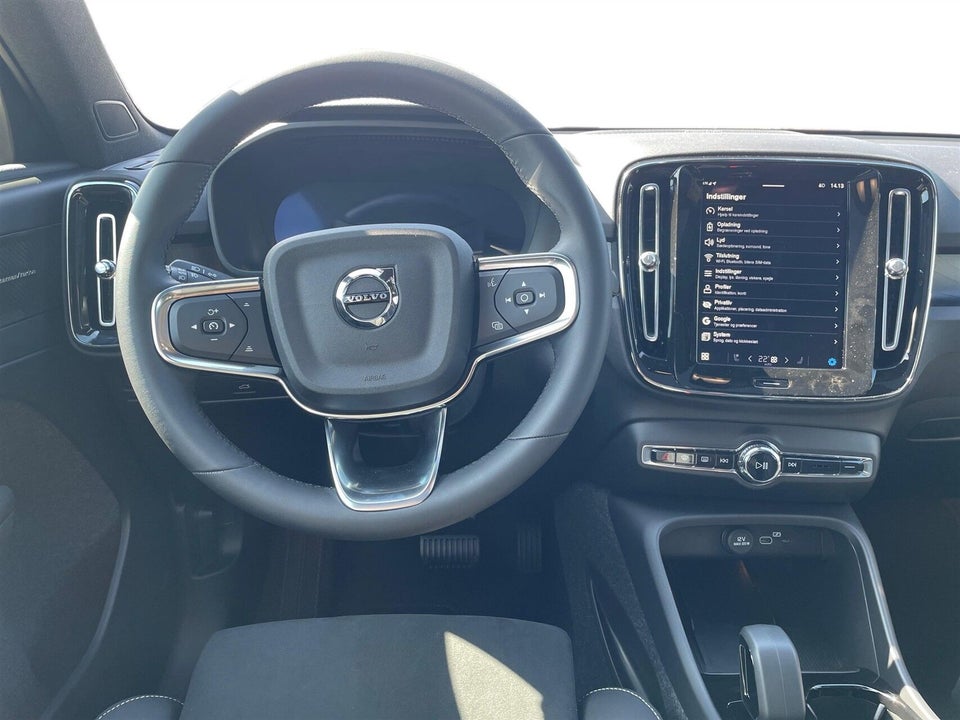 Volvo EC40 Extended Range Black Edition 5d