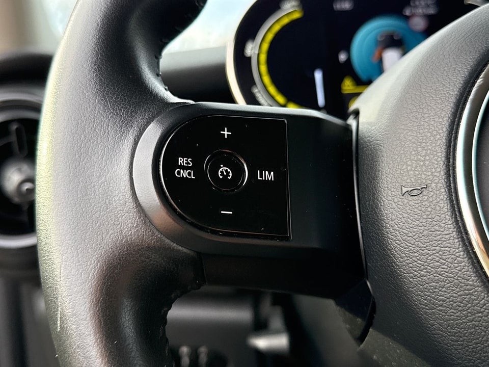 MINI Cooper SE Essential 3d