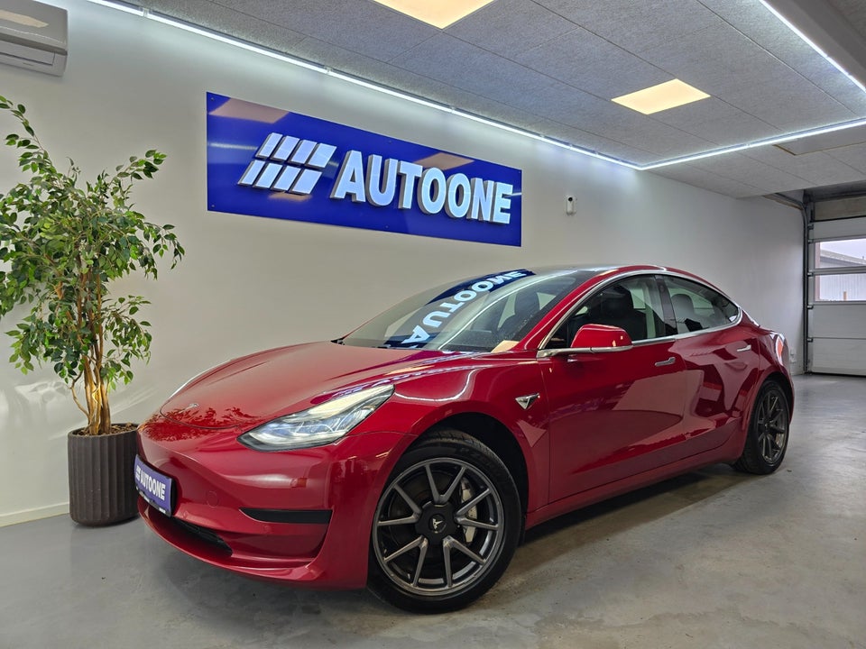 Tesla Model 3 Standard Range+ RWD 4d
