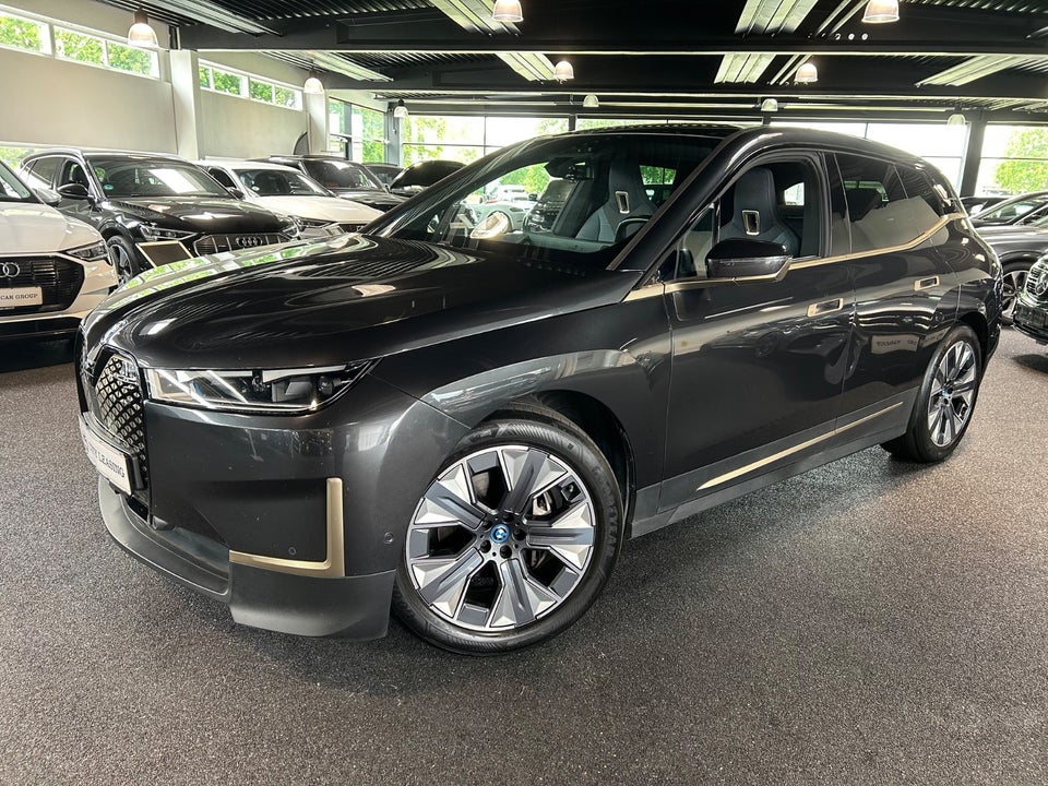 BMW iX xDrive40 Fully Charged 5d