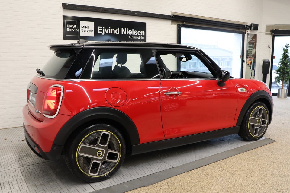 MINI Cooper SE Essential 3d