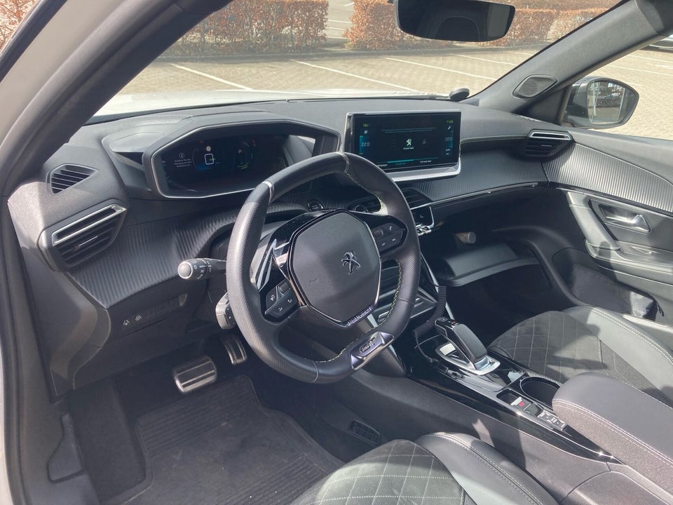 Peugeot e-2008 50 GT 5d