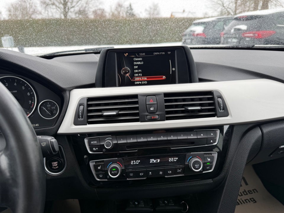 BMW 330i 2,0 Touring aut. 5d