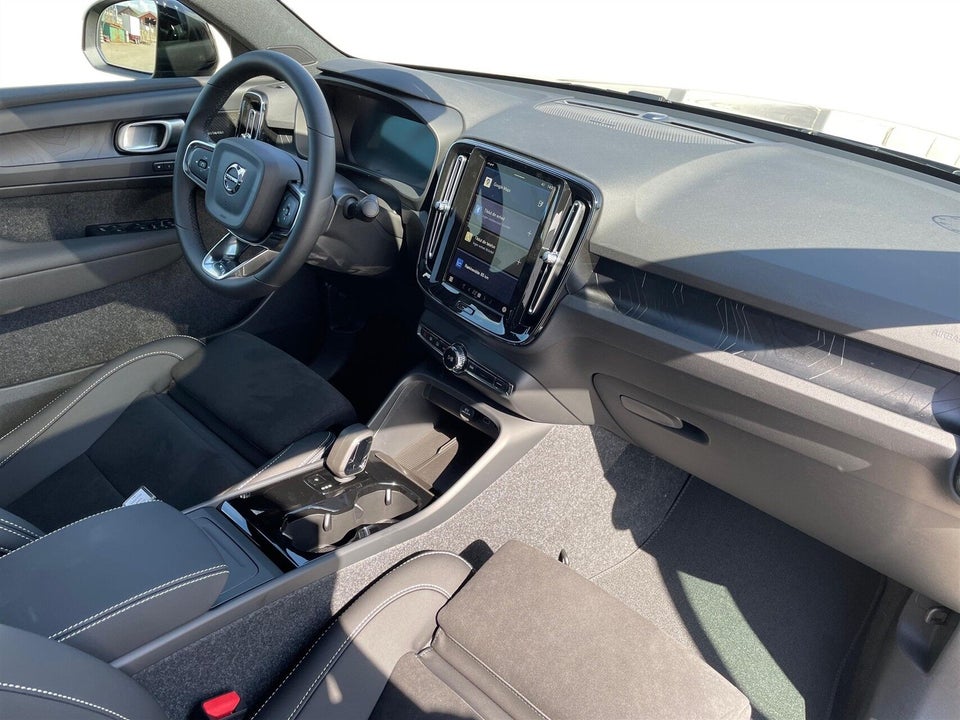 Volvo EC40 Extended Range Black Edition 5d