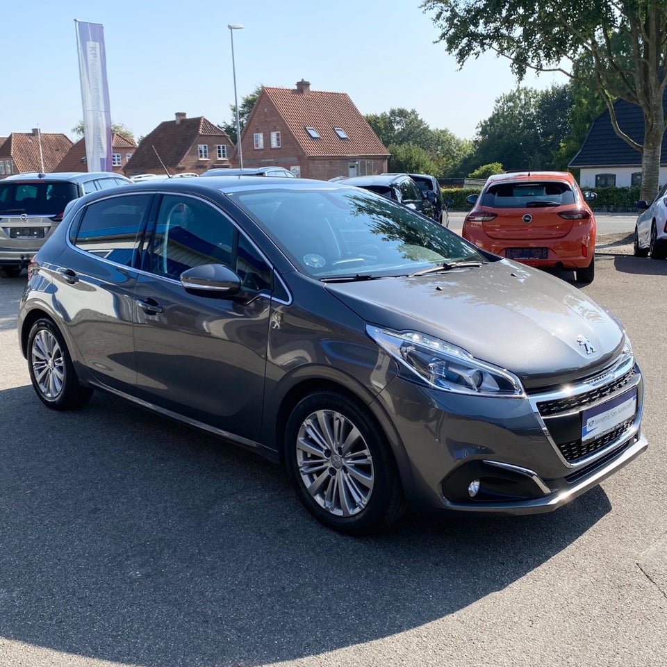 Peugeot 208 1,5 BlueHDi 100 Infinity Sky 5d