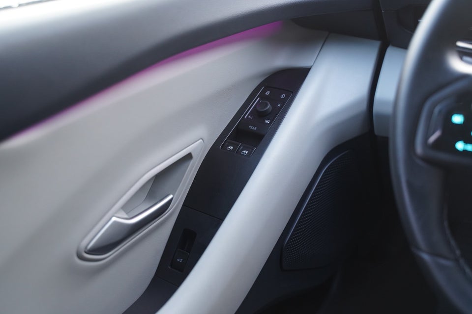 Ford Explorer 84 Select Extended Range AWD 5d