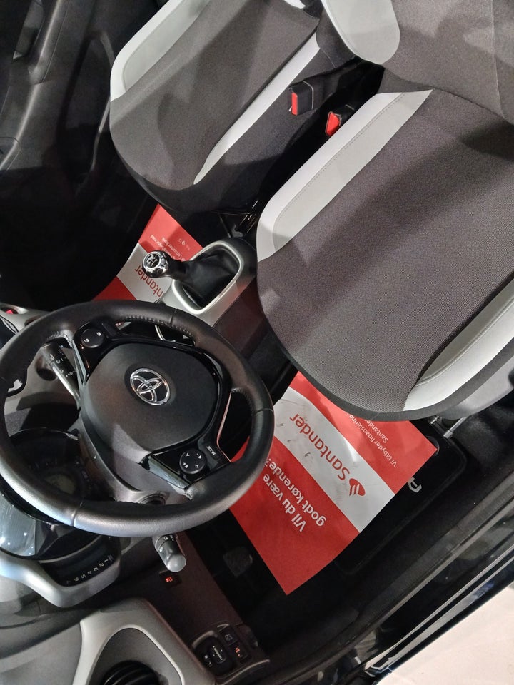 Toyota Aygo 1,0 VVT-i x-black 5d