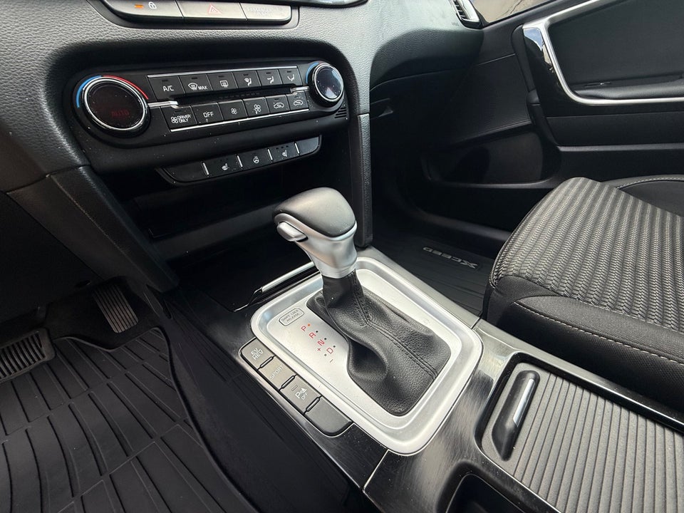 Kia XCeed 1,6 PHEV Prestige DCT 5d