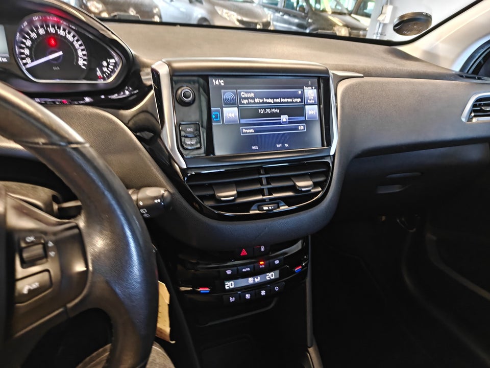 Peugeot 208 1,2 VTi 82 Allure 5d