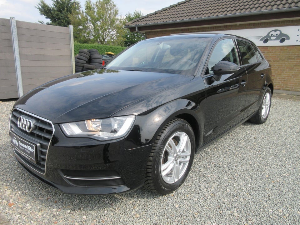 Audi A3 1,6 TDi Attraction Sportback S-tr. 5d