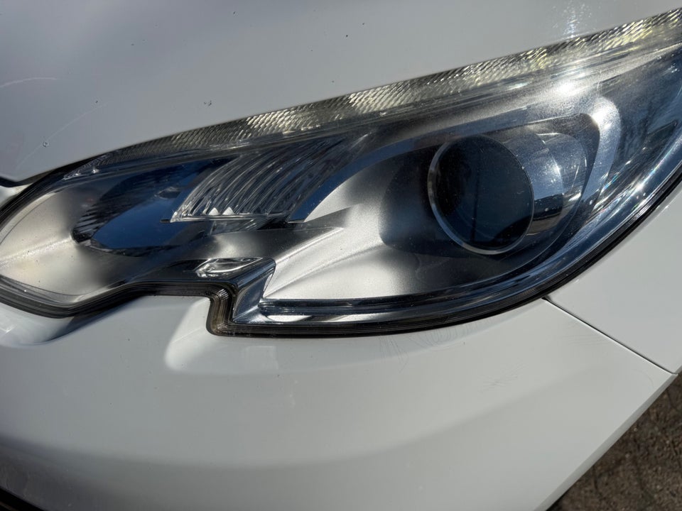 Peugeot 2008 1,6 e-HDi 92 Active Sky 5d