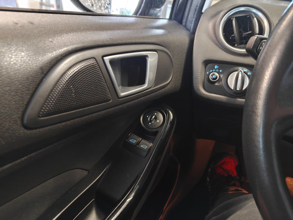 Ford Fiesta 1,6 TDCi 95 Titanium 5d