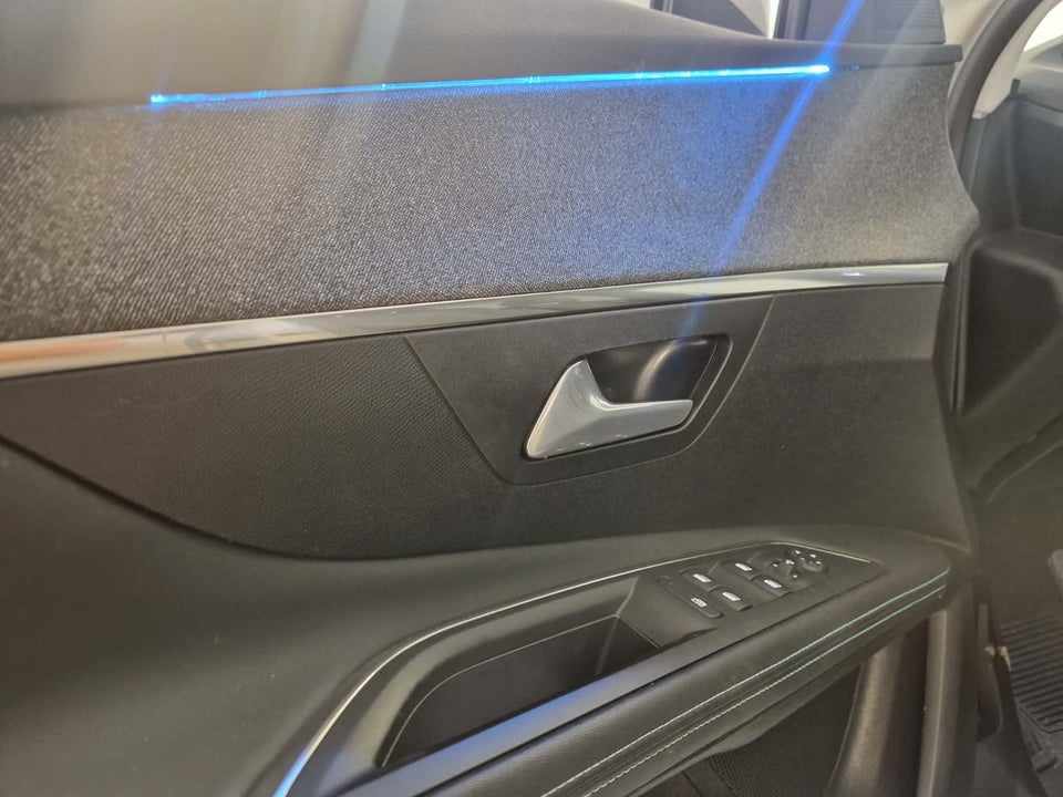 Peugeot 3008 1,6 Hybrid First Selection EAT8 5d