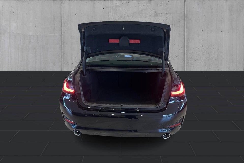 BMW 330i 2,0 Connected aut. 4d