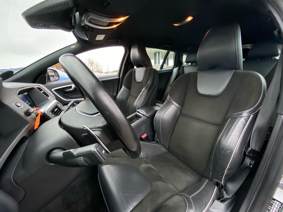 Volvo V60 2,0 T4 190 R-Design aut. 5d