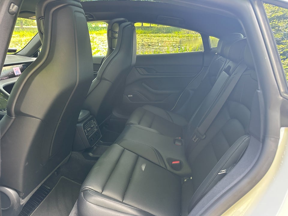 Porsche Taycan Performance+ 4d