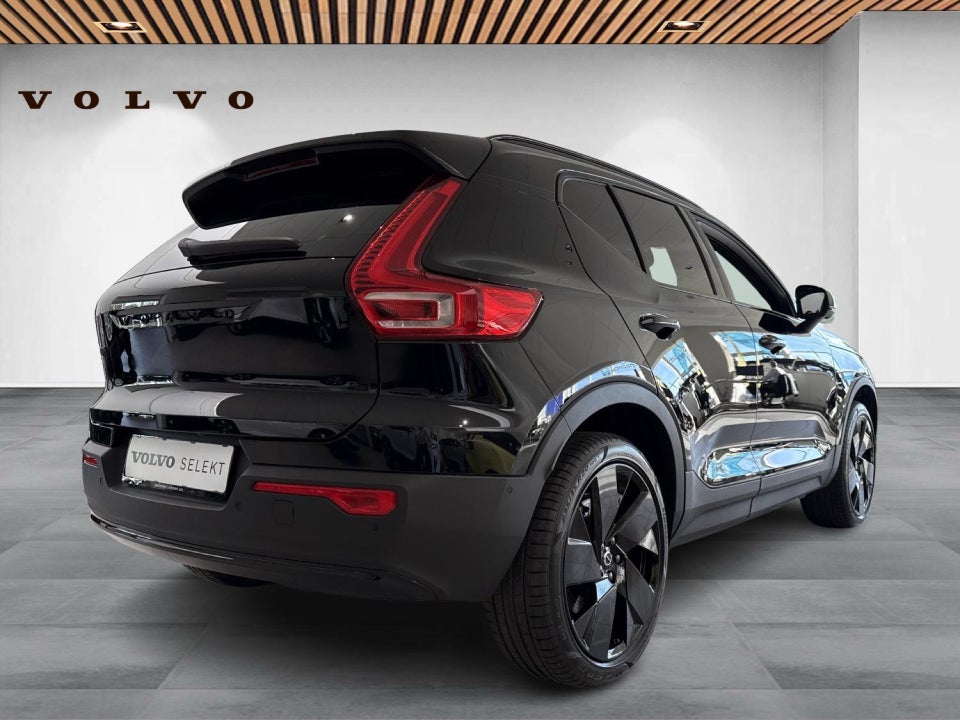 Volvo EX40 Extended Range Black Edition 5d