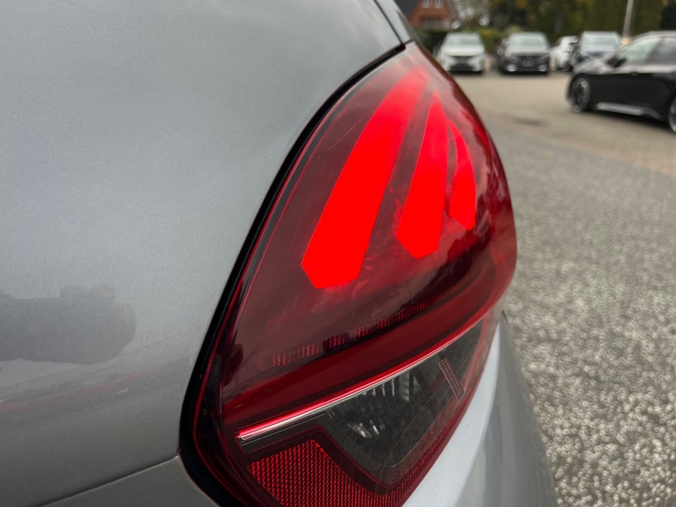 Peugeot 208 1,2 PureTech 82 Signature Sky 5d