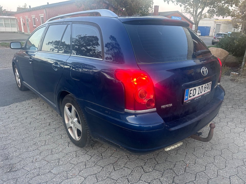 Toyota Avensis 1,8 VVT-i Elegance stc. 5d