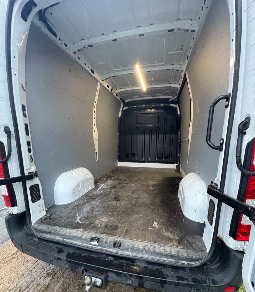 Renault Master IV T33 2,3 dCi 150 L2H2 Kassevogn