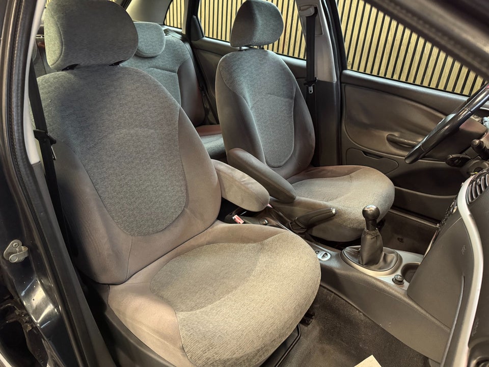 Citroën C5 1,8i 16V Elegance 5d