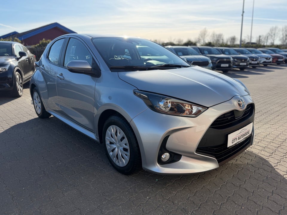 Toyota Yaris 1,5 Hybrid H3 e-CVT 5d