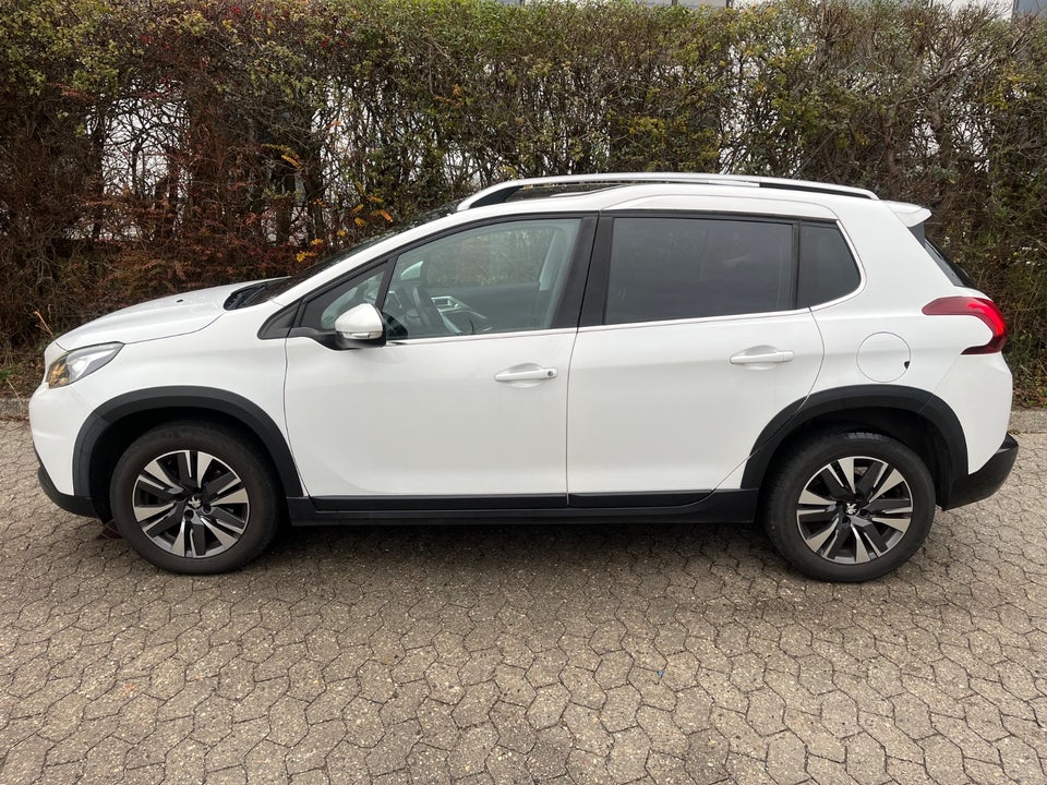 Peugeot 2008 1,2 PureTech 110 Prestige Sky 5d