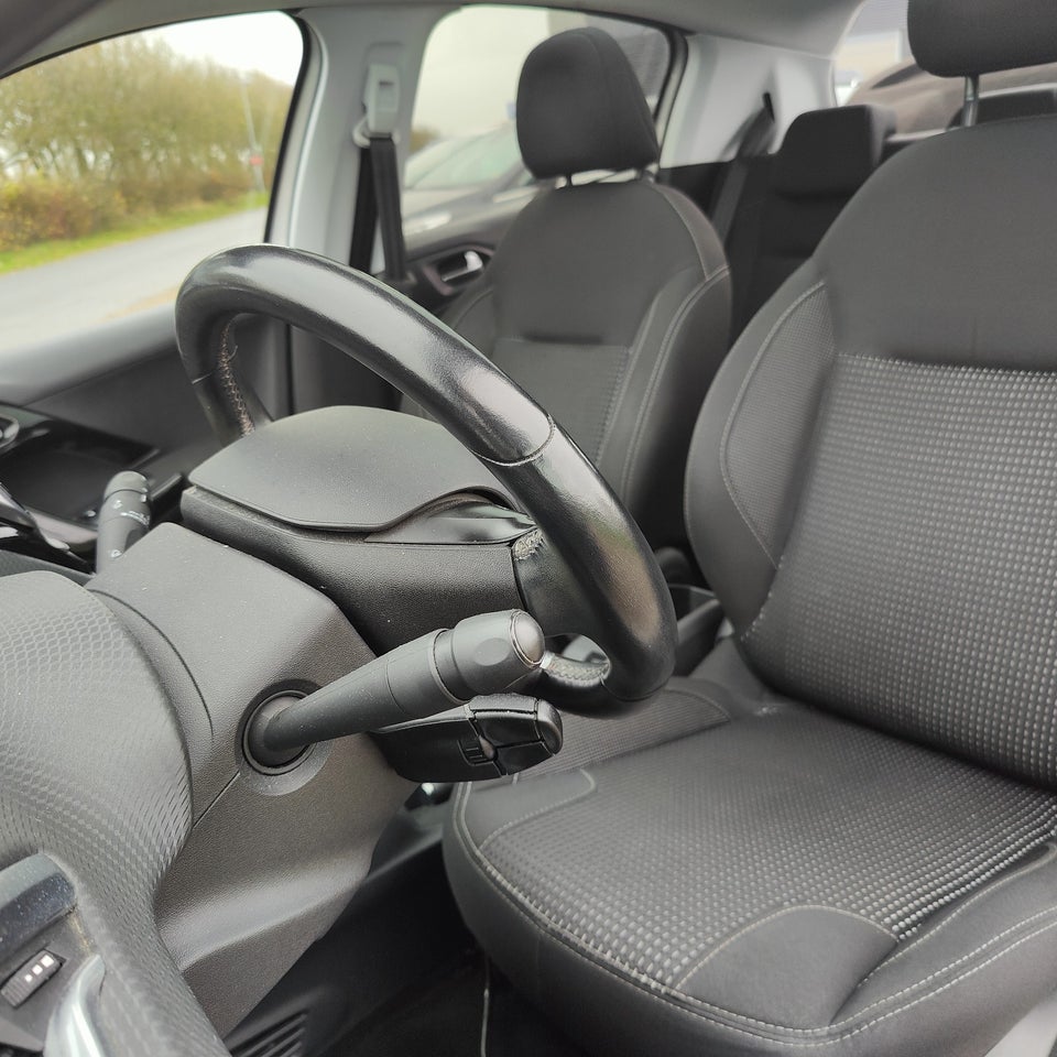 Peugeot 208 1,6 BlueHDi 100 Allure Sky 5d