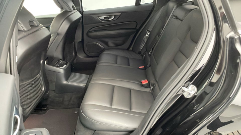 Volvo V60 CC 2,0 B5 250 Plus Bright aut. AWD 5d