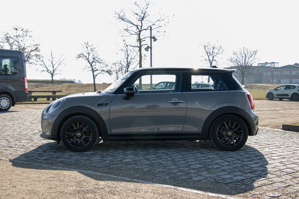 MINI Cooper SE Essential 3d
