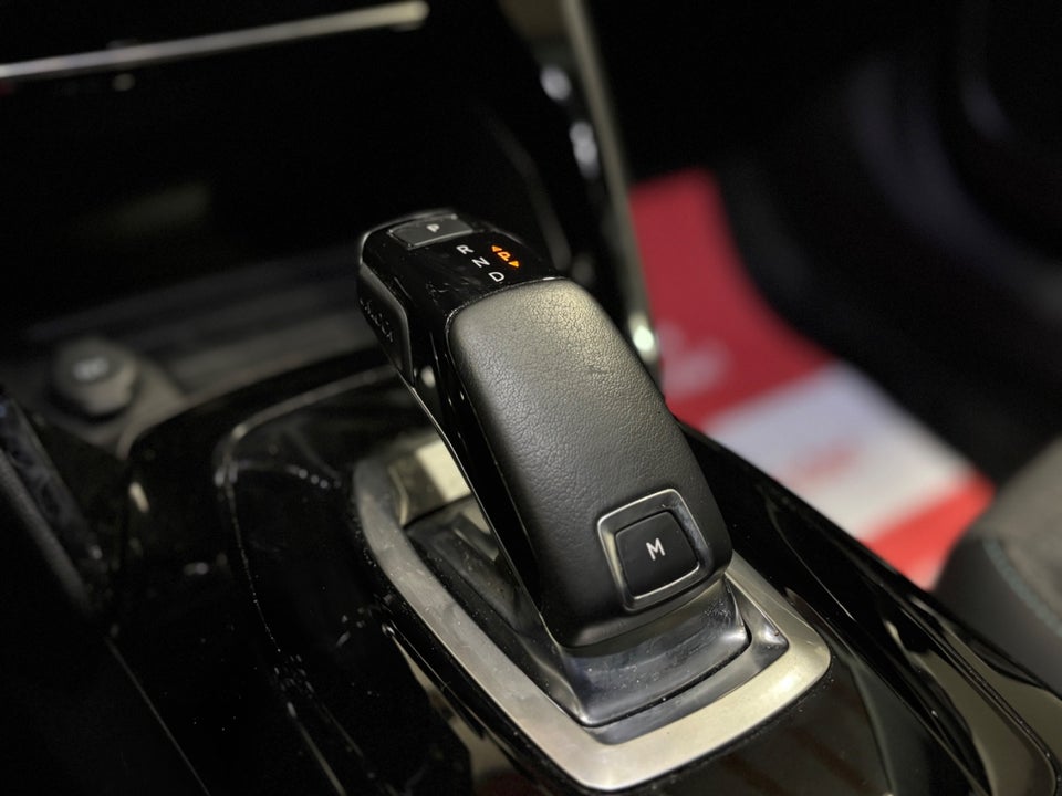 Peugeot 2008 1,2 PureTech 130 Selection Tech EAT8 5d