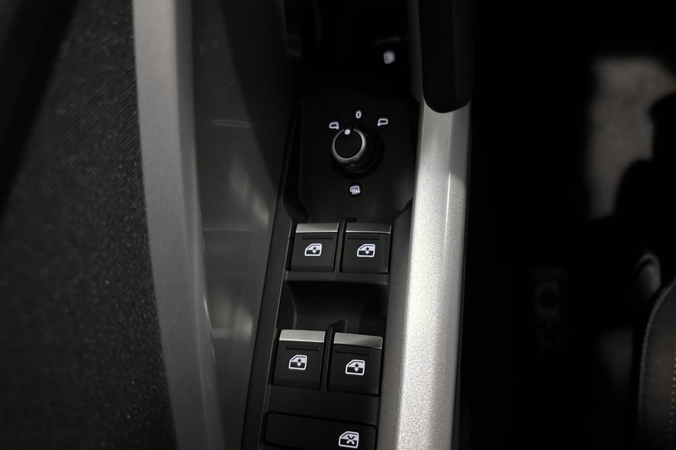 Audi Q3 45 TFSi e Attitude plus S-tr. 5d