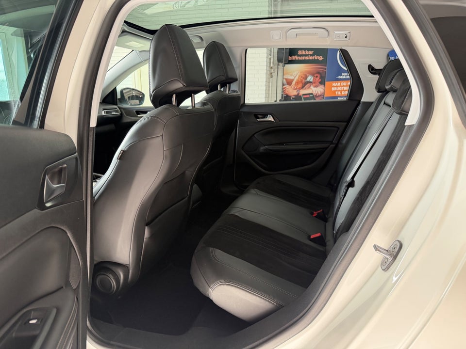 Peugeot 308 1,6 BlueHDi 120 Envy Sky SW 5d