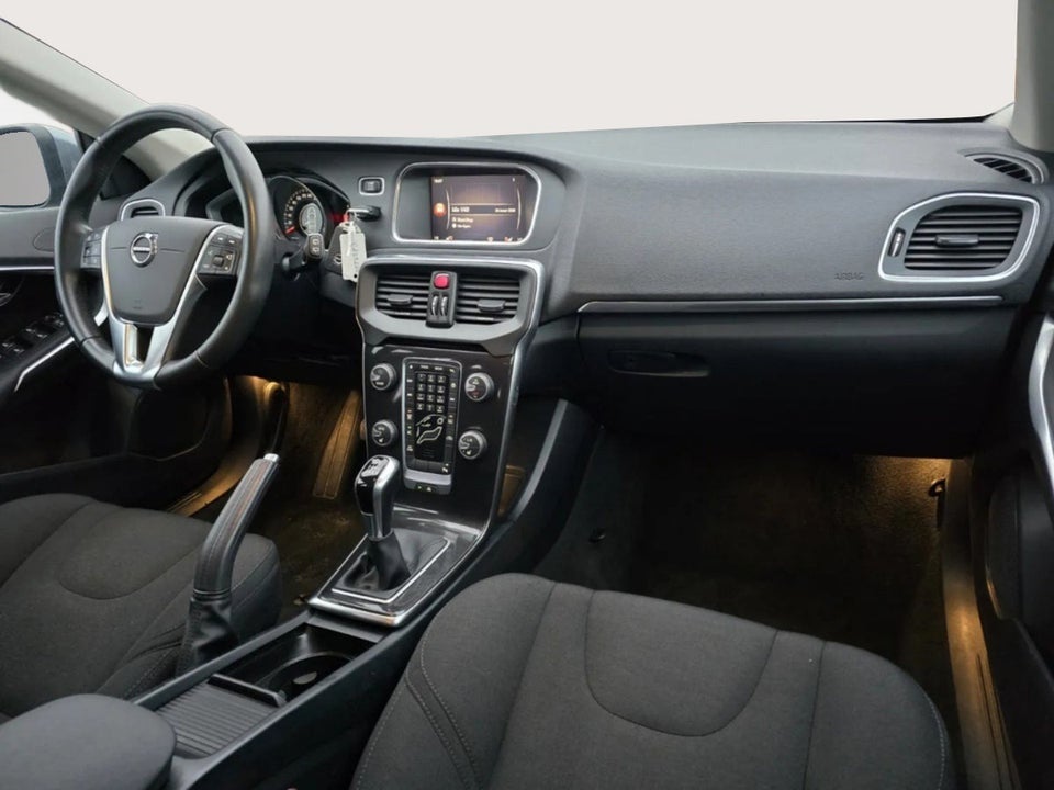 Volvo V40 2,0 D2 120 Momentum 5d