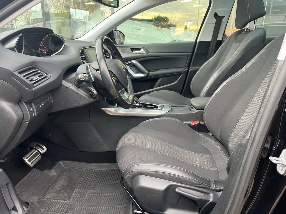 Peugeot 308 1,2 PureTech 130 Selection Sky SW EAT8 5d