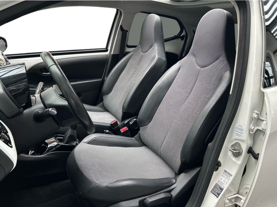 Toyota Aygo 1,0 VVT-i x-wave Sky 5d