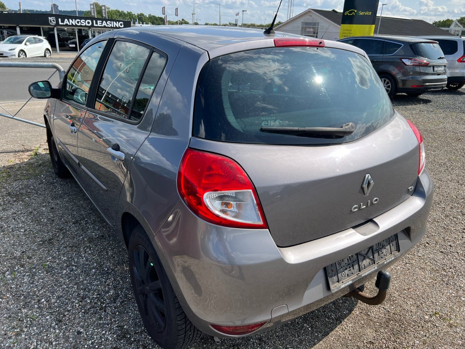 Renault Clio III 1,2 16V TCe Expression 5d
