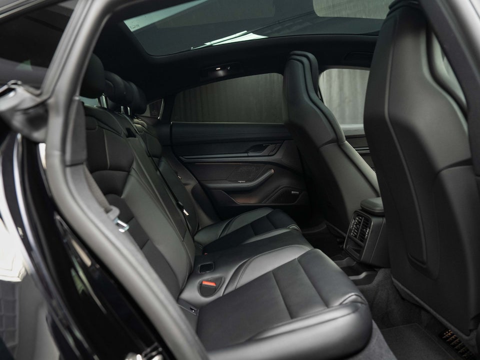 Porsche Taycan Performance+ Black Edition 4d