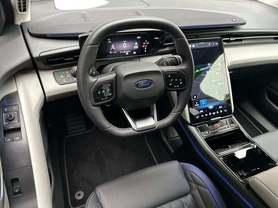 Ford Explorer 82 Premium Extended Range 5d