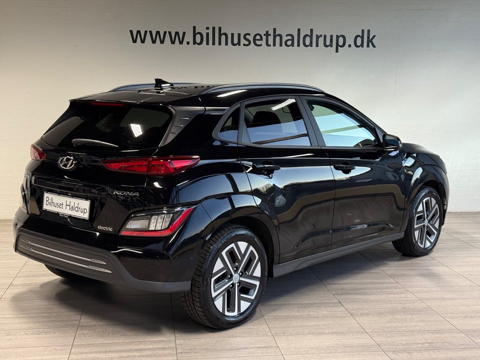 Hyundai Kona 64 EV Essential 5d