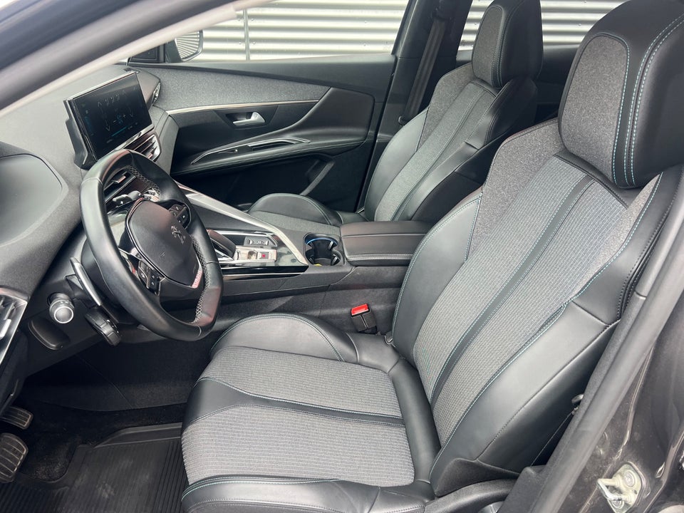 Peugeot 3008 1,6 Hybrid First Selection EAT8 5d