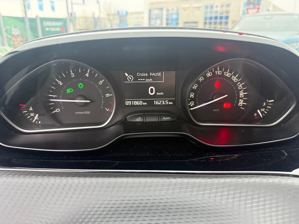 Peugeot 208 1,2 PureTech 82 Allure Sky 5d