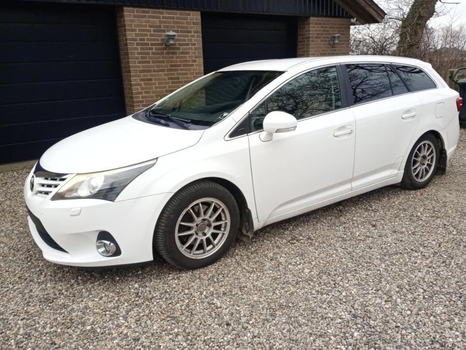 Toyota Avensis 2,0 D-4D T2 stc. 5d
